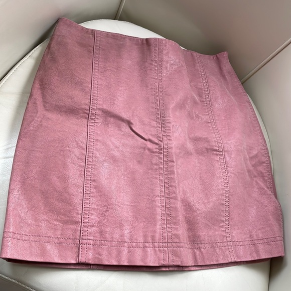 FREE PEOPLE Suede Mini Skirt 💗🌺💅 - Picture 2 of 4